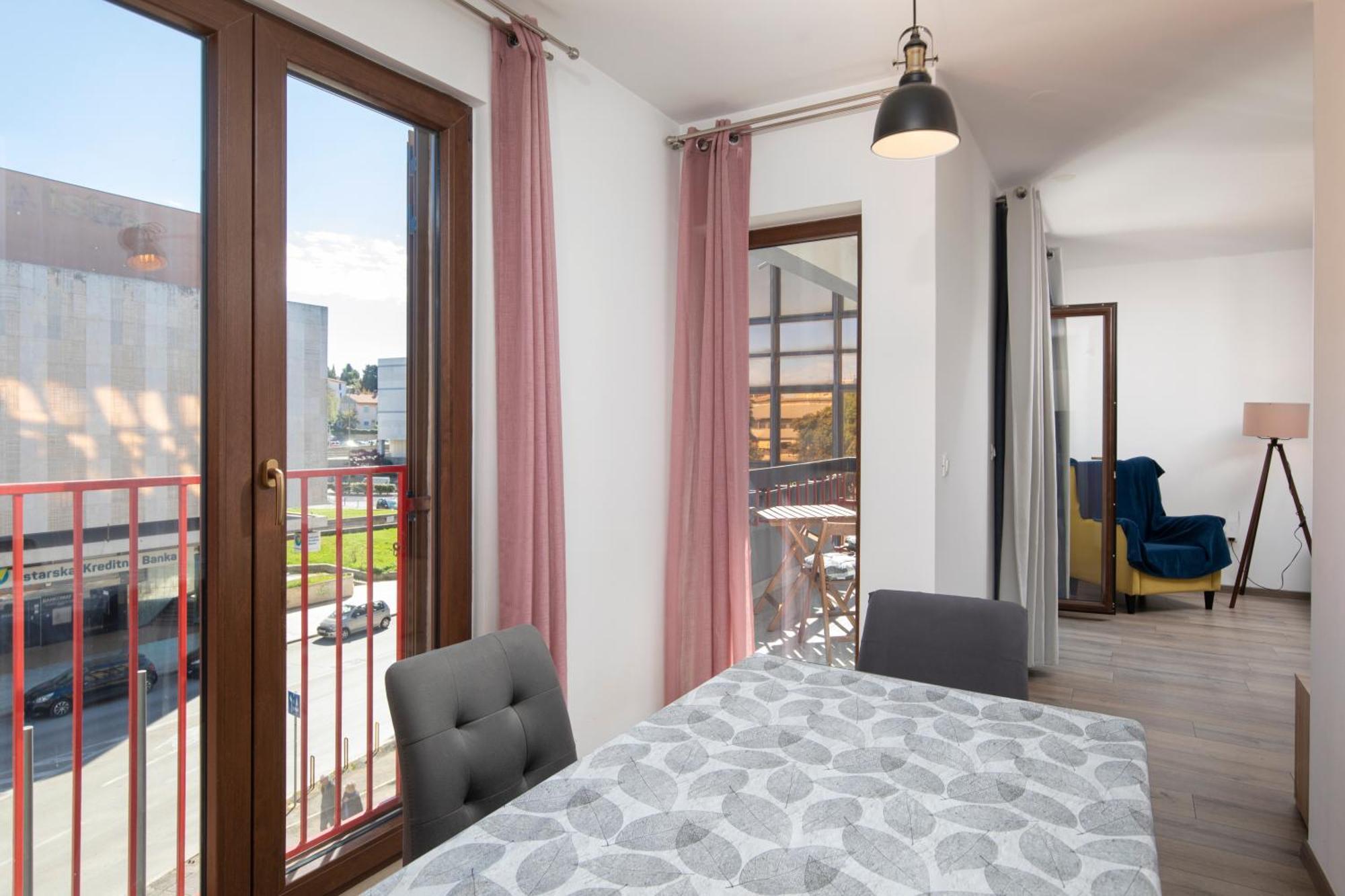 City Market Apartments Pula Exterior photo